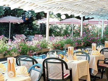 Готель Mercure Nimes Ouest Екстер'єр фото